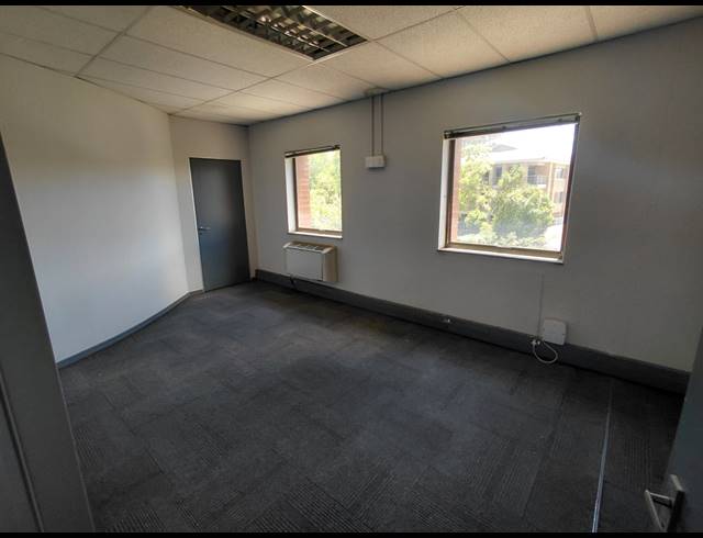 2,038M² OFFICE TO LET IN VORNA VALLEY